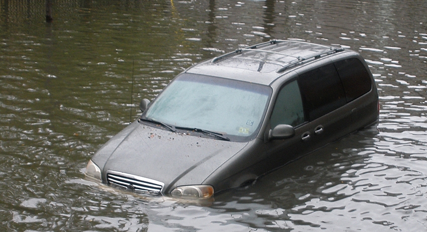 Tips Jeli Terhindar Beli Mobil Bekas Banjir