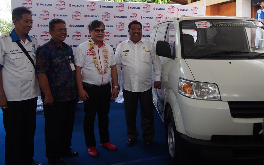 Suzuki Donasikan Peralatan Praktek di SMKN Bali