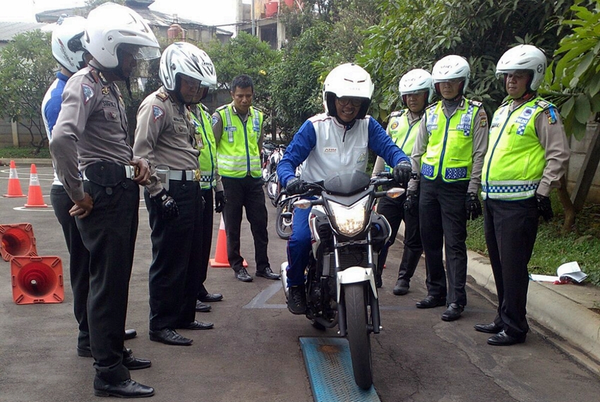 Polisi Pun Perlu Latihan Safety Riding