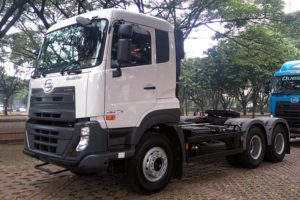 Tes UD Truck Quester GWE 370 Tractor : Sensasi Nyetir Truk Heavy Duty
