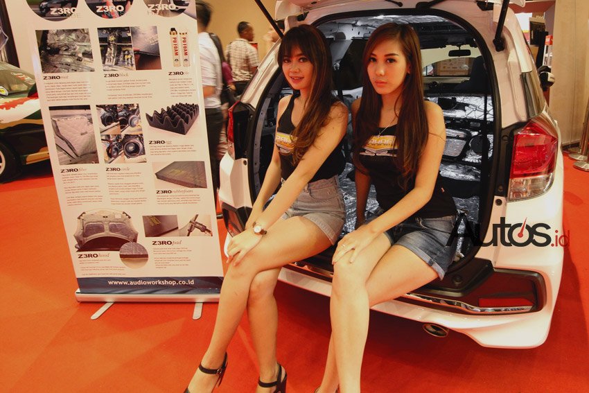 [Gallery Foto] SPG-SPG Cantik di IIMS 2017 – Autos.id