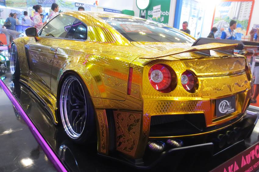 Nissan GT-R R35 KUHL Racing Gold