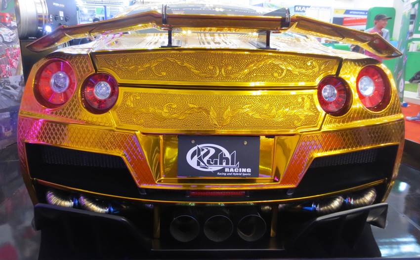 Nissan GT-R R35 KUHL Racing Gold