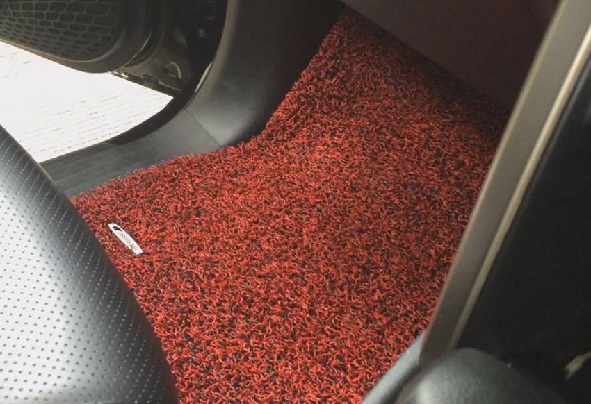 Tips memilih karpet mobil penting untuk menjaga agar kabin mobil tetap bersih, terhindar dari kotoran, atau tumpahan cairan. Berikut hal yang perlu diperhatikan saat memilih karpet mobil.