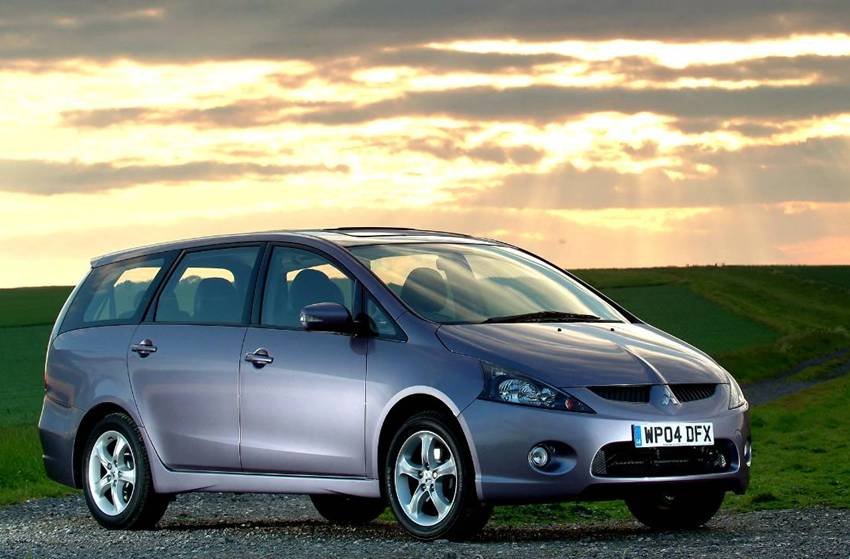 Pilihan Mobil Bekas Mitsubishi Grandis 2008 atau Honda Pilihan Mobil Bekas Mitsubishi Grandis 2008 atau Honda