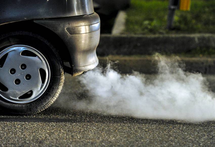 Yuk Ketahui Kerusakan Mesin dari Warna Asap Knalpot Mobil 