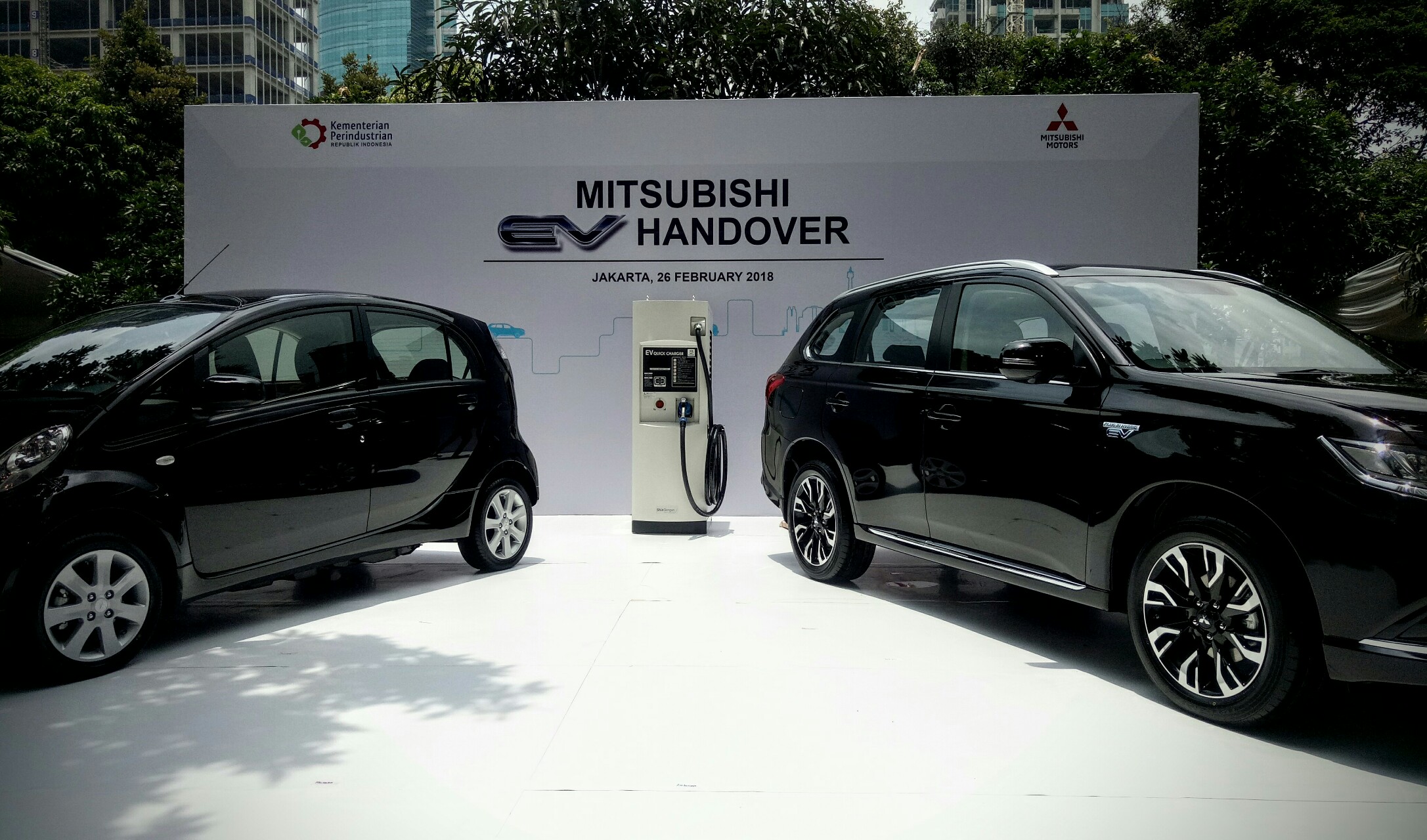 10 Mobil Listrik Mitsubishi Mulai Uji Coba Di Jakarta Autosid