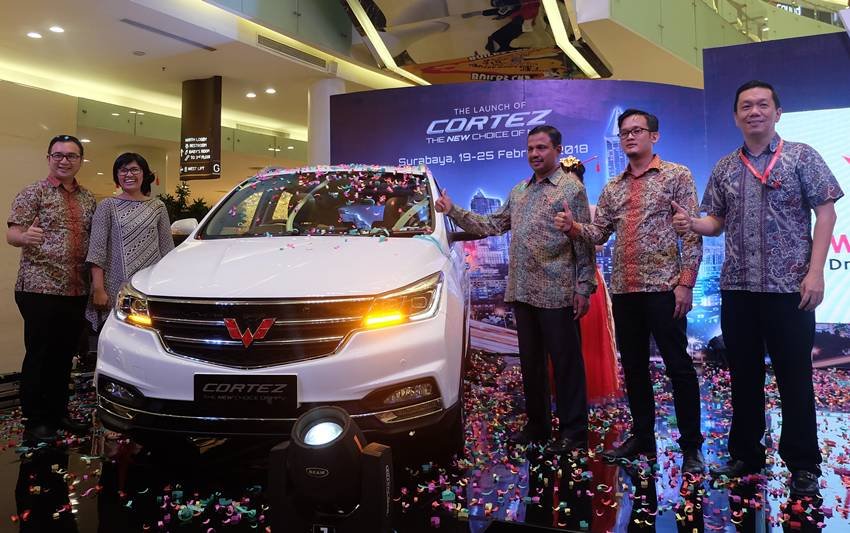 Wuling Cortez di Surabaya