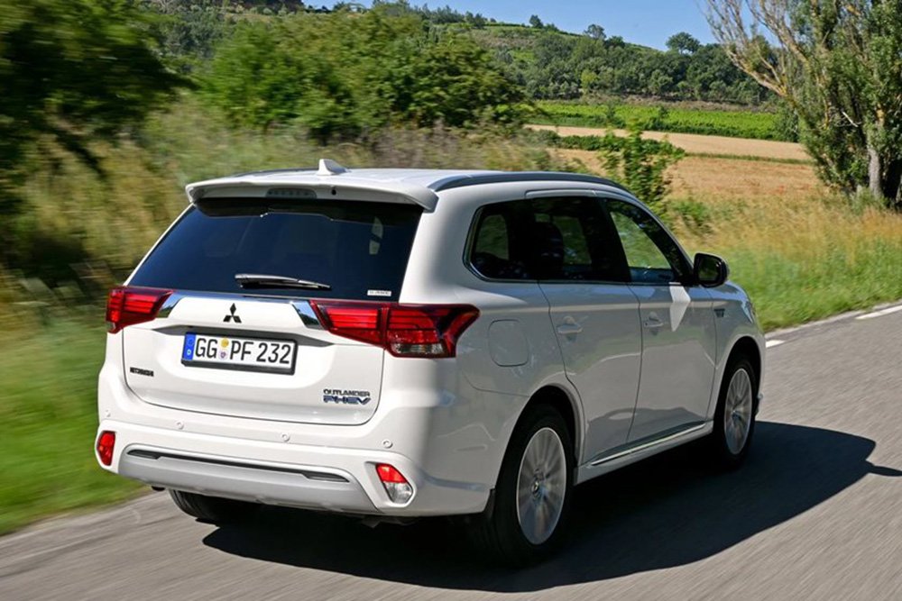 Mitsubishi Outlander. SUV Bekas