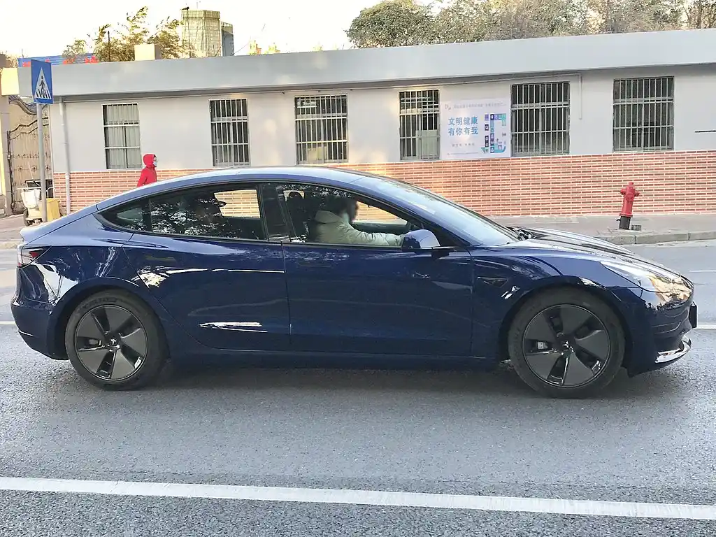 mobil Tesla Model 3 Facelift 2021