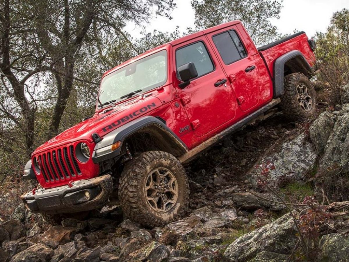 Jeep Gladiator 2021 memanjakan penggemar Jeep dan off-roader dengan pilihan...