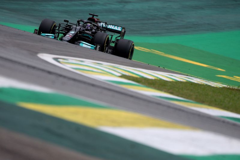 Lewis Hamilton Meraih Pole Position Untuk Balapan Sprint Qualifying GP Sao Paolo