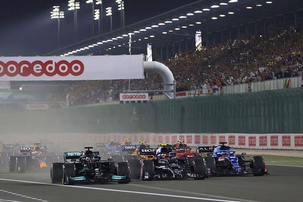 Lewis Hamilton Berhasil Memenangi Balapan Perdana GP Qatar