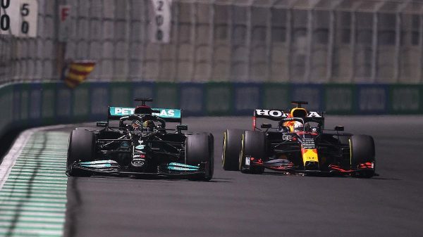 Lewis Hamilton Memenangkan Balapan GP Arab Saudi Yang Penuh Dengan Drama