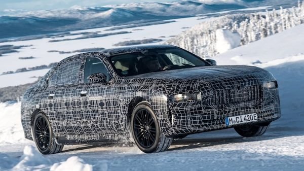 BMW M7 Generasi Terbaru Akan Menggunakan Mesin PHEV V8
