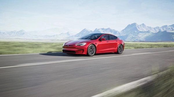 Karena Masalah Kamera Mundur, Tesla Recall Hampir 1.000 Unit Mobilnya