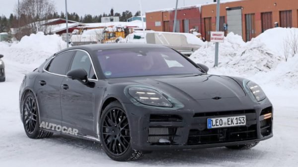 Porsche Panamera Generasi Terbaru Tetap Mempertahankan Teknologi Mesin Pembakaran Dalam