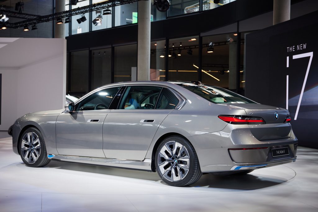 BMW Seri 7 Generasi Terbaru Resmi Di Luncurkan, Ada Varian EV!
