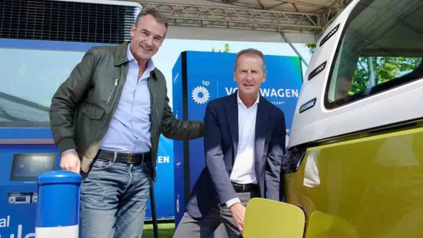 Volkswagen Group Dan British Petroleum Perluas Jangkauan Pengisian Daya Mobil Listrik Di Eropa