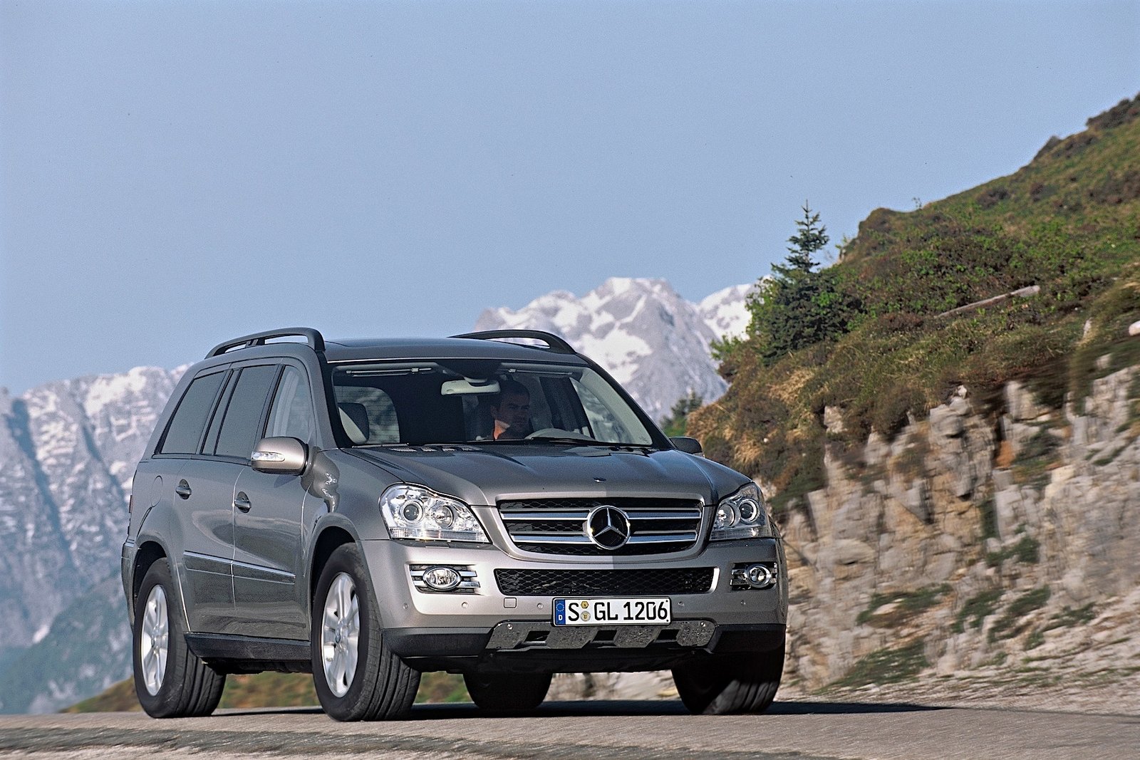 Mercedes-Benz Recall Hampir 300 Ribuan Unit SUV, Ini Permasalahannya!