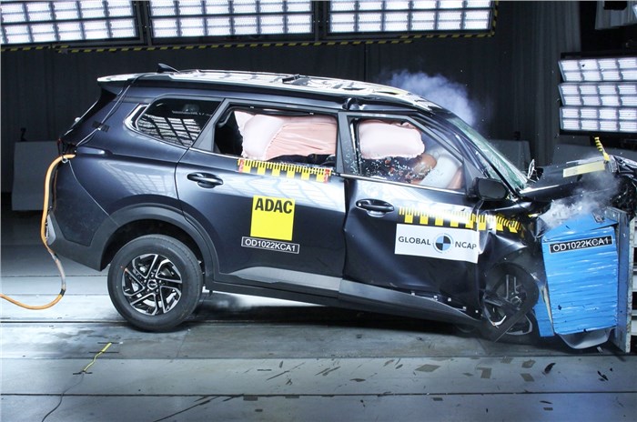 Kia Carens Meraih Rating Bintang 3 Dalam Crash Test Global NCAP
