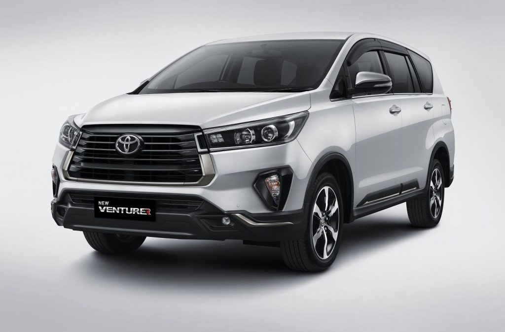 Toyota Innova vs Hyundai Custo, Mana Medium MPV Pilihan Anda?