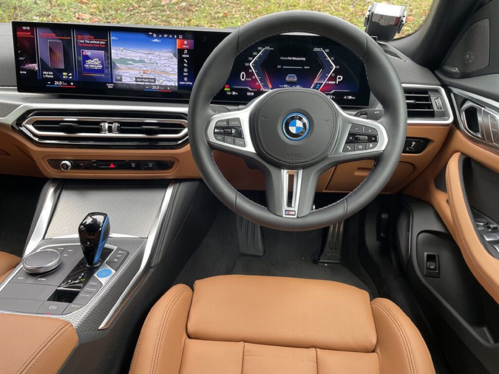 BMW Luncurkan Sedan Listrik Pertama di Singapura. Begini Spesifikasinya!