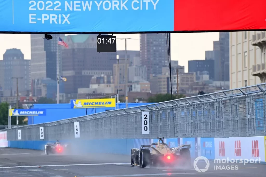 Penuh Drama, Nick Cassidy Memenangi Race Pertama Formula E Seri New York ePrix