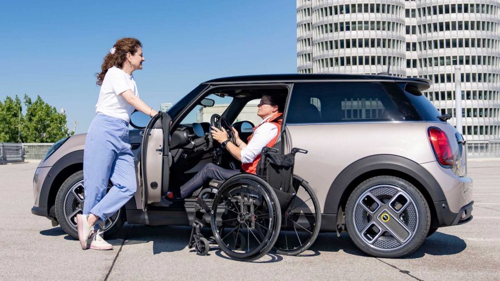 Mini Resmi Meluncurkan Cooper SE Untuk Penyandang Disabilitas