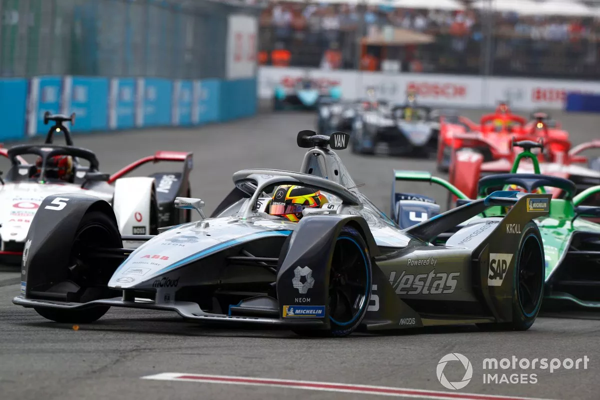 Penuh Drama, Nick Cassidy Memenangi Race Pertama Formula E Seri New York ePrix