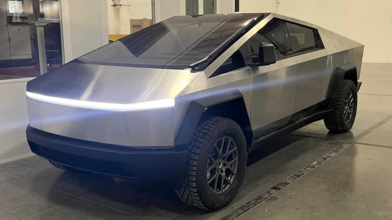 Tesla Cybertruck Diperkirakan Siap Dikirmkan Ke Konsumen Pada Pertengahan 2023