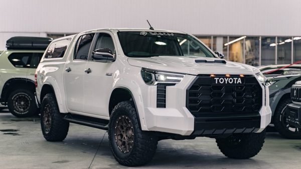 GMG Double Eight Menghadirkan Paket Modifikasi Toyota Hilux Dengan Gaya Toyota Tundra