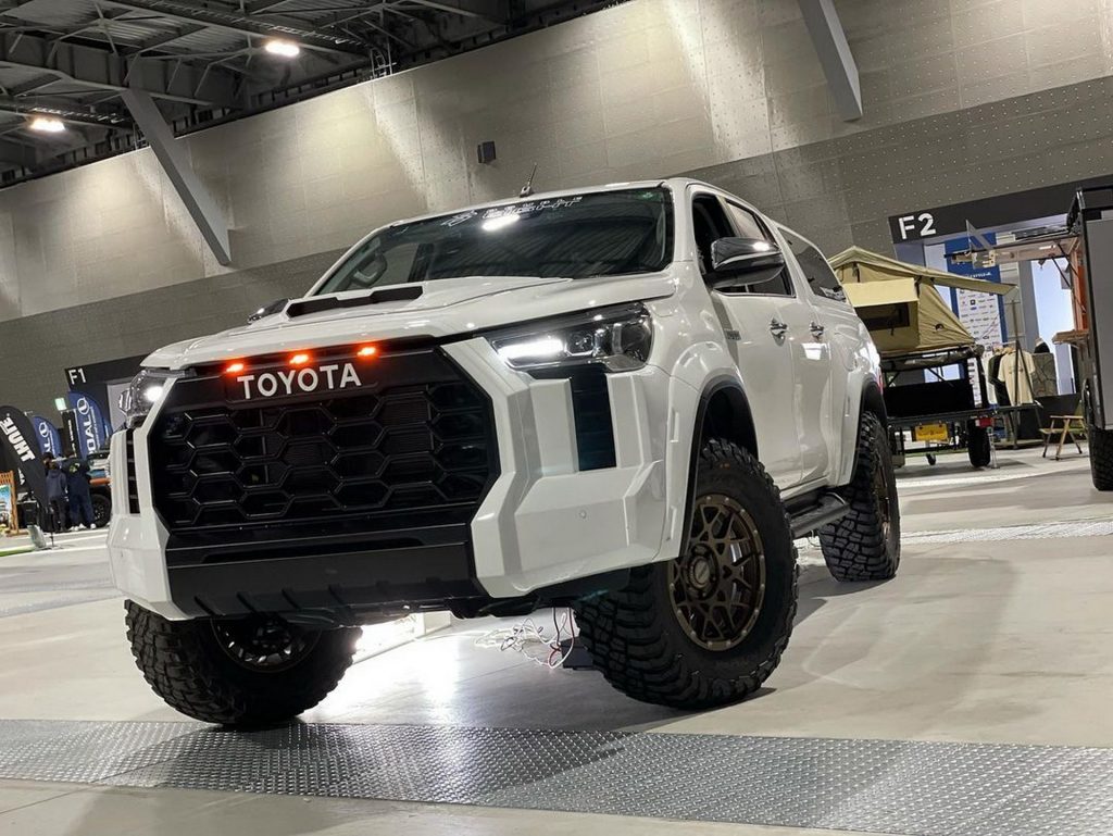 GMG Double Eight Menghadirkan Paket Modifikasi Toyota Hilux Dengan Gaya Toyota Tundra
