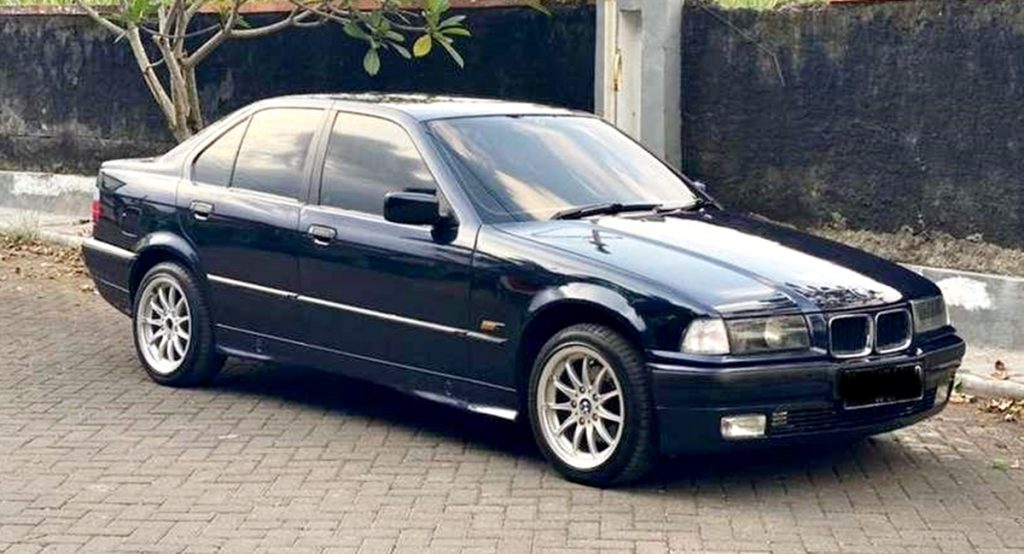 BMW 318i 1.8 MT 1992. 
