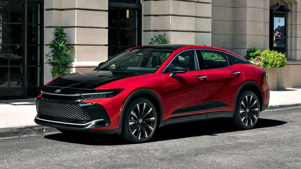 Model sedan Toyota Crown yang akan dapat Plug-in Hybrid.