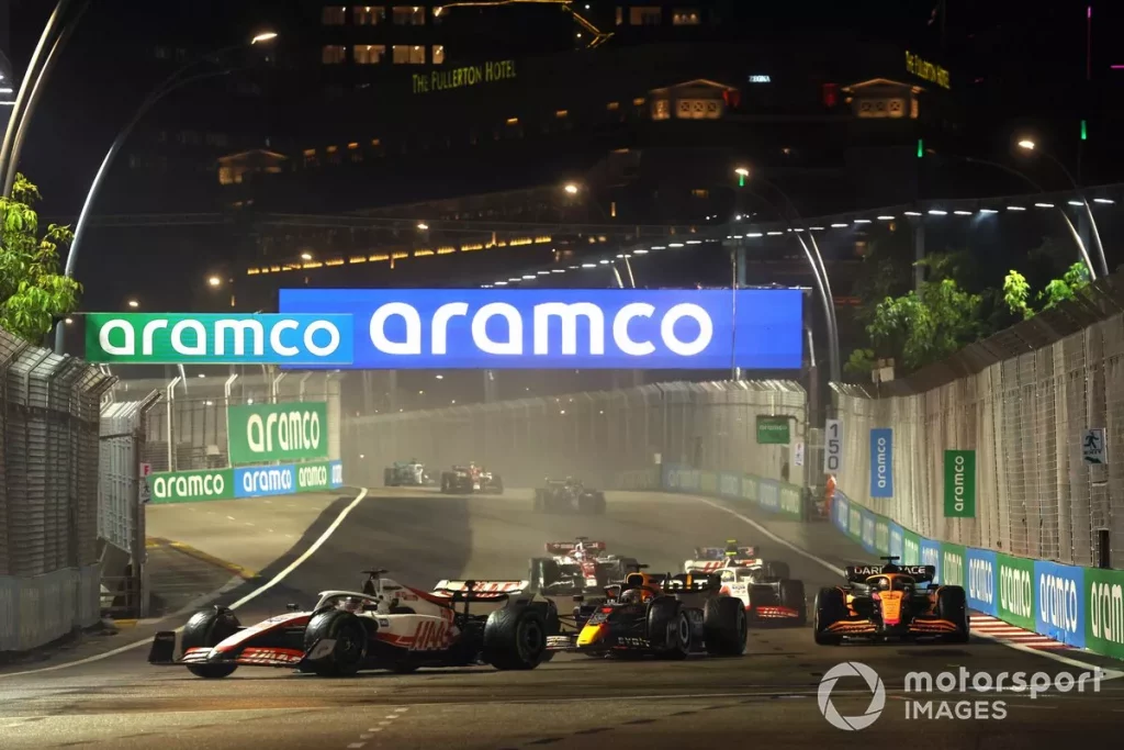 Rain Racing Drama, Sergio Perez wins the F1 race of the Singapore GP