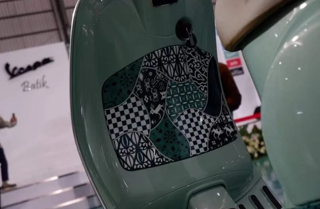 Bagian dasbor Vespa LX 125 i-Get Batik Special Edition.