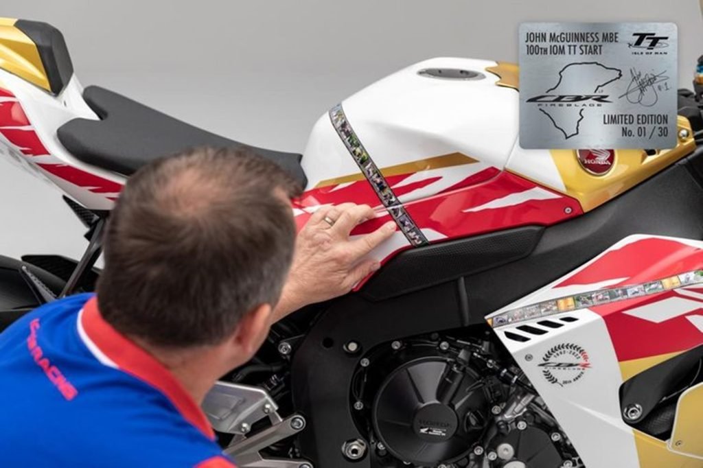 Grafis CBR1000RR-R edisi spesial John McGuiness.