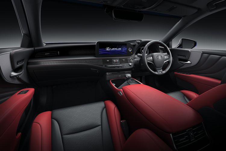 Interior Lexus LS Hybrid F Sport. 