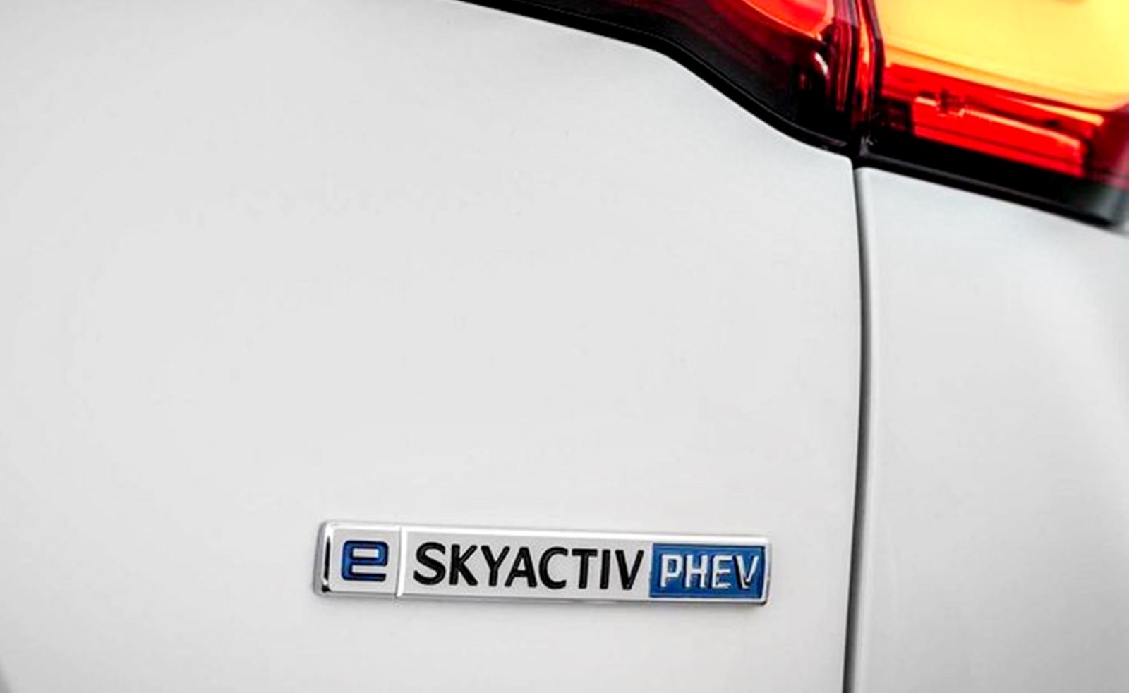 Logo Mazda CX-60 PHEV.