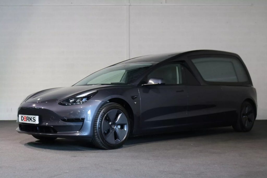 Tesla Model 3 Diubah Menjadi Mobil Jenazah, Seperti Ini Wujudnya