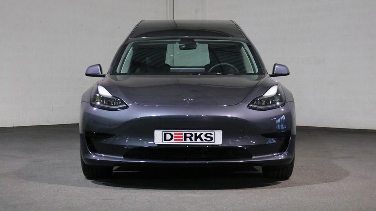 Tesla Model 3 Diubah Menjadi Mobil Jenazah, Seperti Ini Wujudnya