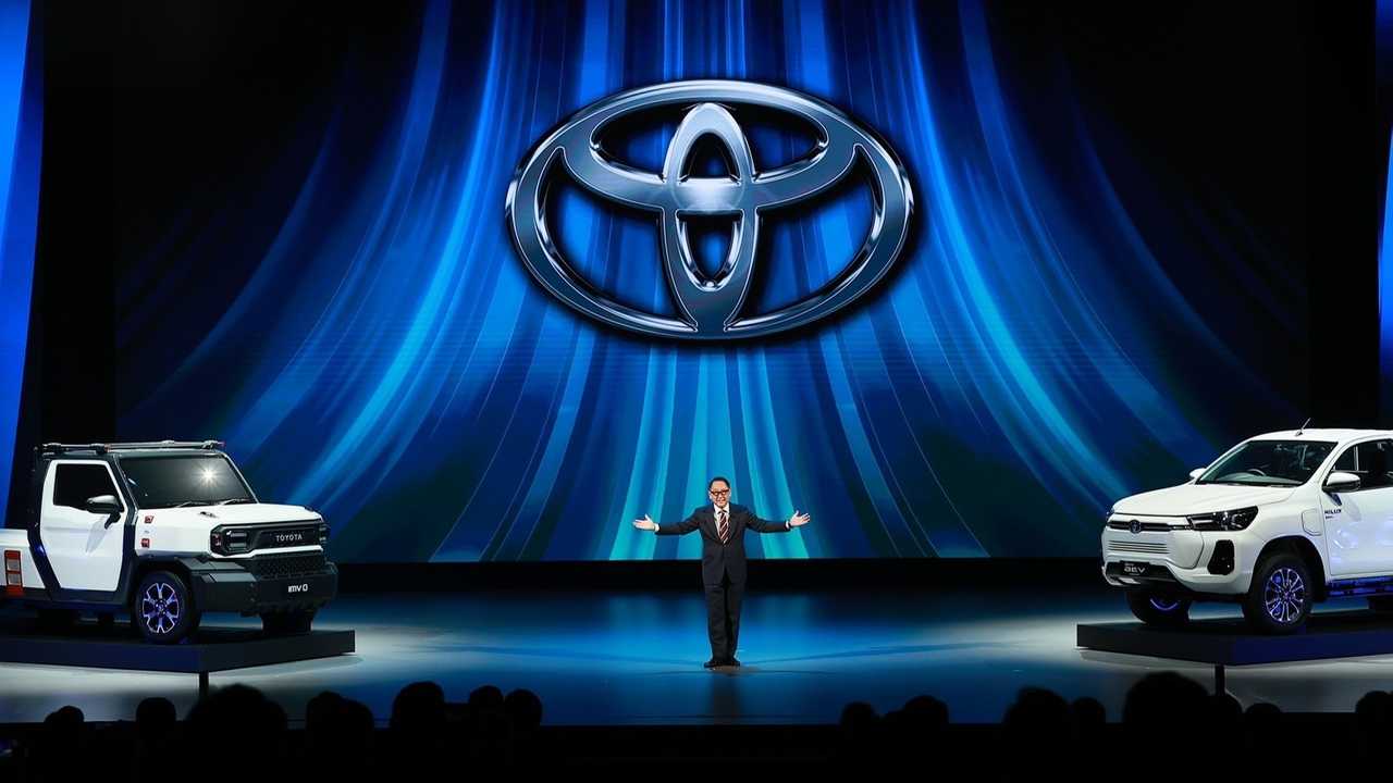Toyota Menghadirkan Mobil Konsep Hilux Revo BEV Concept