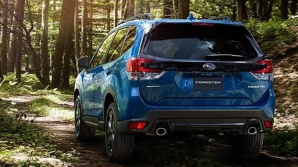 Bagian belakang Subaru Forester XT Edition.