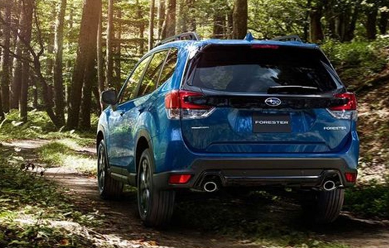 Bagian belakang Subaru Forester XT Edition.