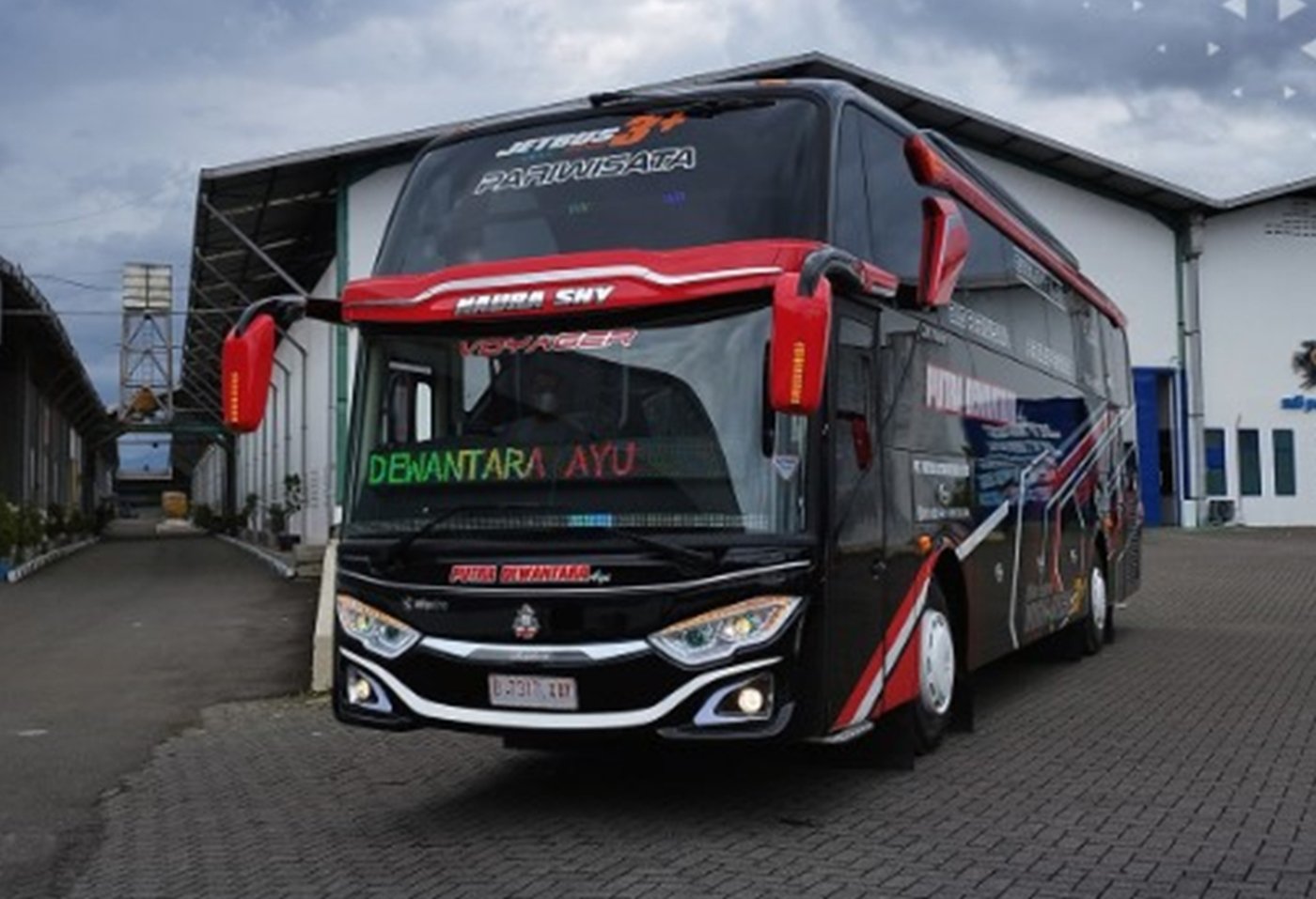 Bus baru PO Putra Dewantara Ayu