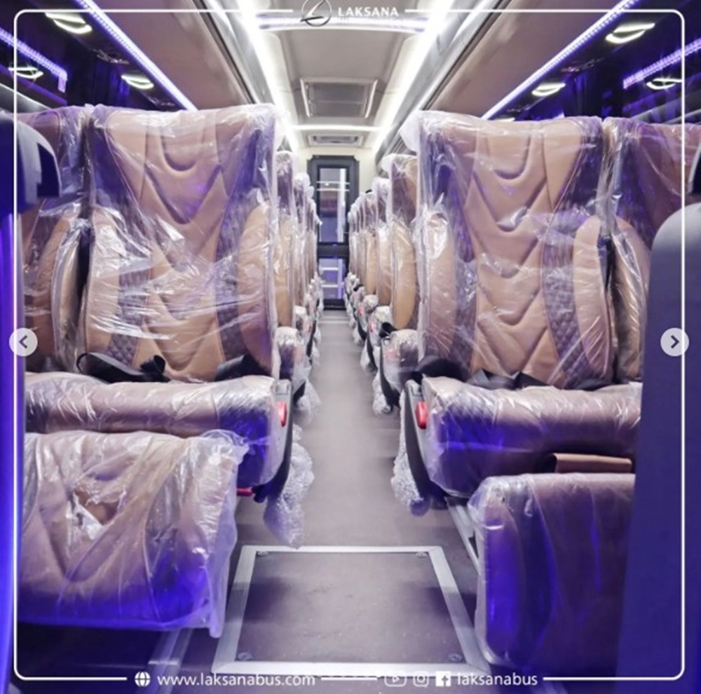 Kursi untuk penumpang bus baru PO Putra Pelangi. 