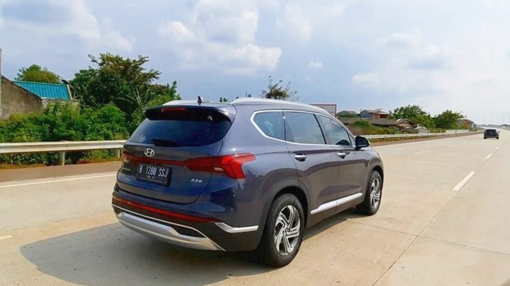 Hyundai Santa Fe.