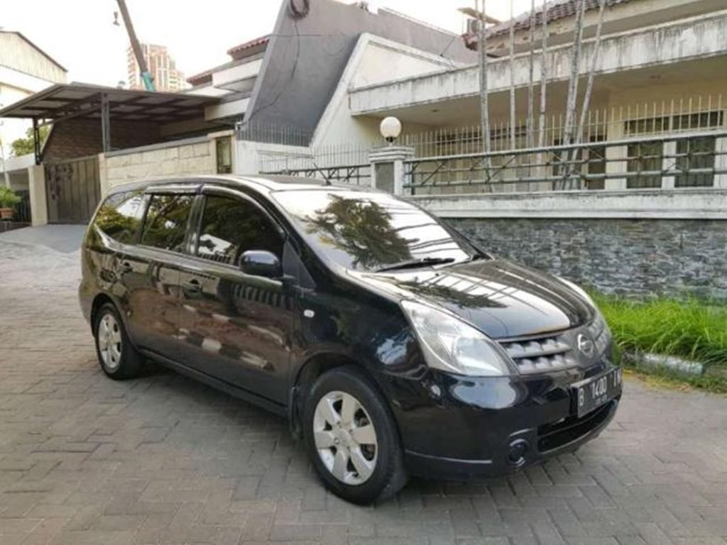 Nissan Grand Livina bekas.