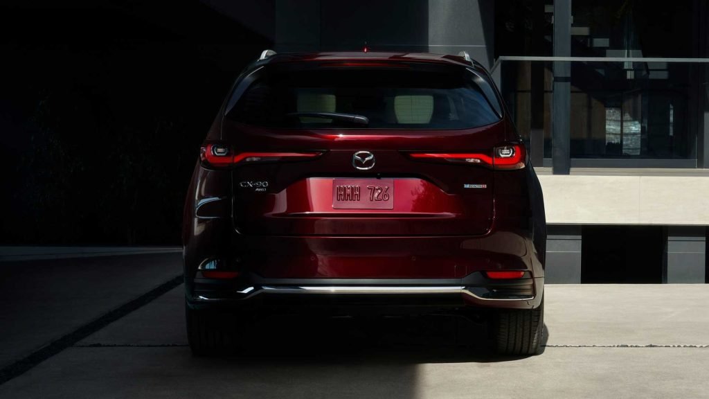 Bagian belakang Mazda CX-90. 